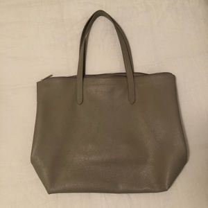 Cuyana Classic Leather Zipper Tote Stone